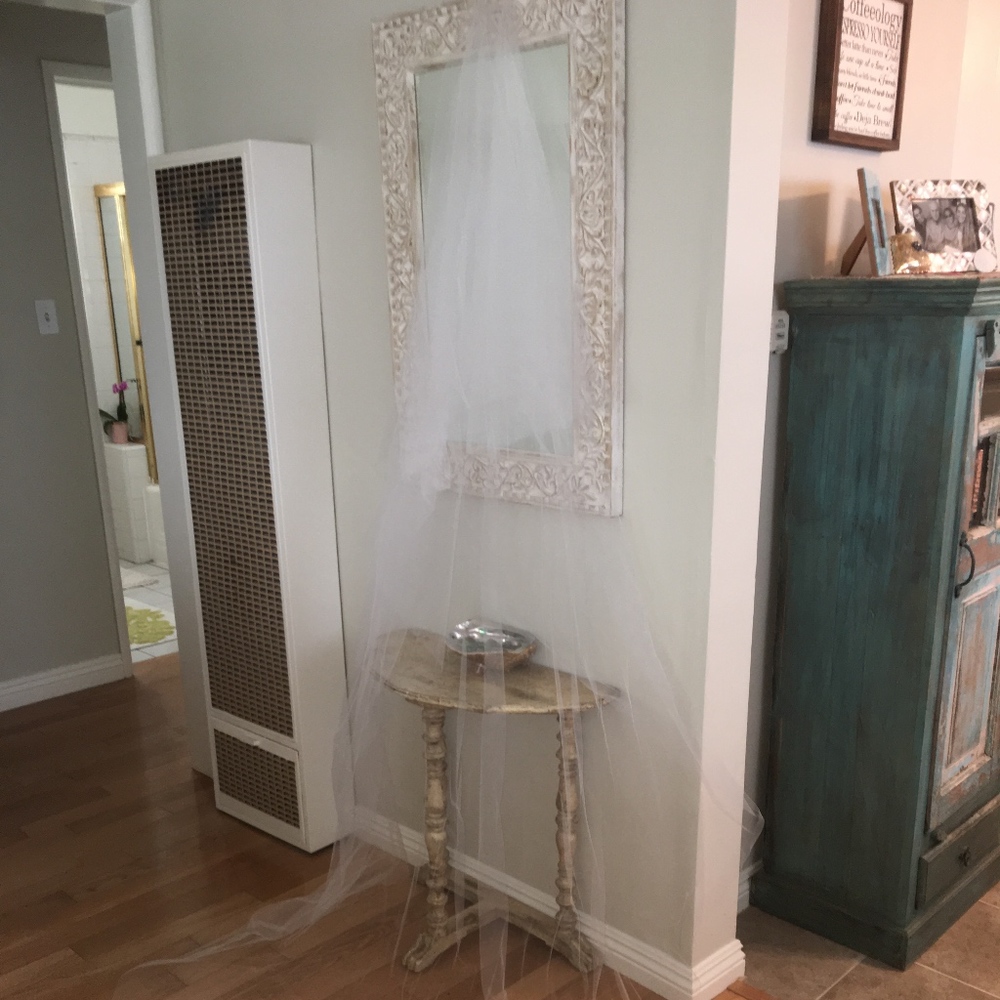 Monique Lhuillier Veil